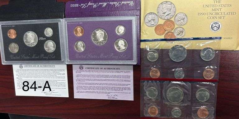 1 UNITED STATES MINT SILVER PROOF SET 1992, 1 UNITED STATES MINT PROOF SET 1993, 1 U.S. MINT 1990 UNCIRCULATED COIN SET D & P MARKS image