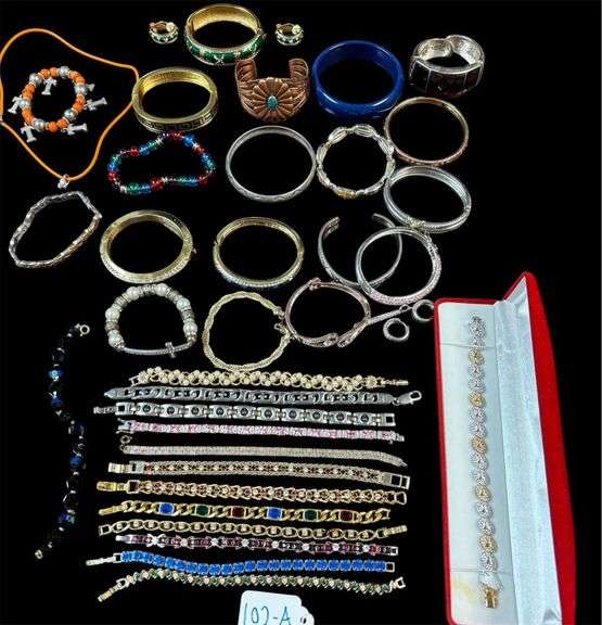 BRACELET LOT: APPROX 33 BRACELETS INCLUDING BANGLE STYLE AND OTHERS, SOME GOLD COLOR, SOME SILVER COLOR image