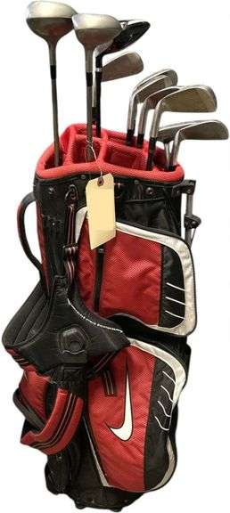 NIKE GOLF BAG W/ 10 MEN’S RH CLUBS: DAIWA 1W, DAIWA 3W, TOP-FLITE AERO 5W, SQUARE TWO POWERCIRCLE XL 3I-7I, DAIWA 10I, SPALDING 15 PUTTER