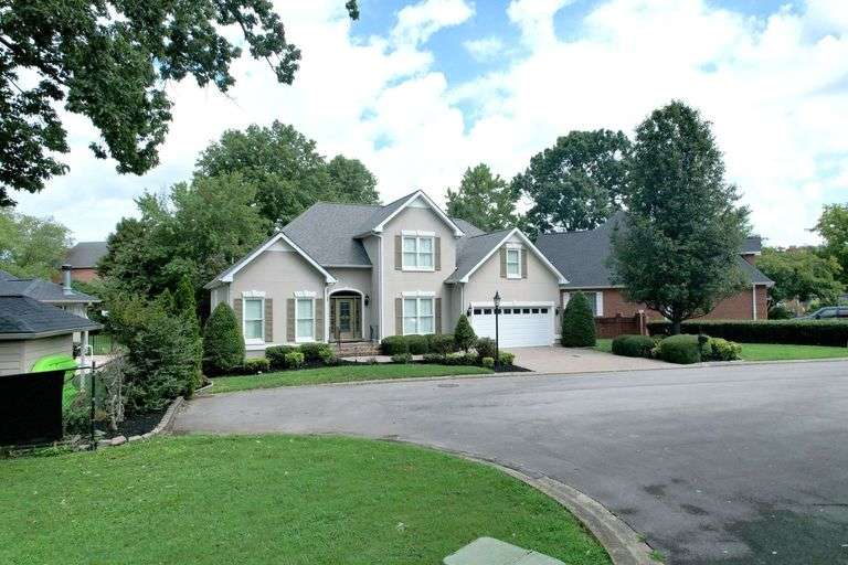 REAL ESTATE: 2519 Apache Trl, Murfreesboro, TN image