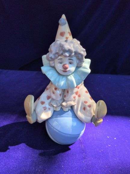 Lladro Porcelain Statue 7.5" image