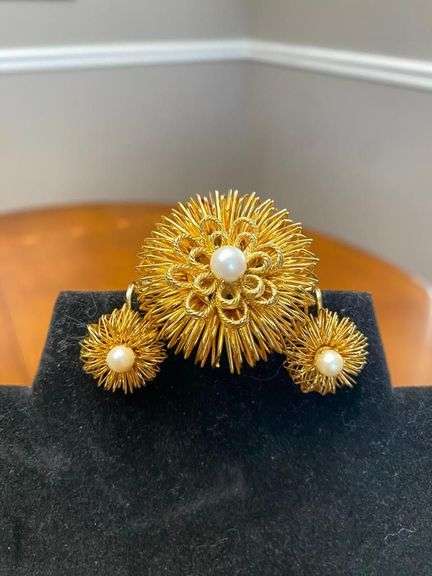 1.5in Gold Tone Round Brooch w/Genuine Center Pearl Brooch and Matching 0.15in Clip-on Earrings with Center Pearl