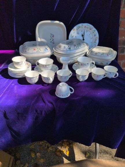 Villeroy Boch China, 8 Cps/Saucers, 2 Choc Cus w/Saucers, 4 Serving Pcs, 3 w/Lids, Clock, and More image
