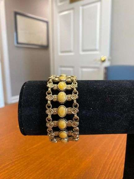 7in Beautiful Vintage Monet Reversible Bracelet image