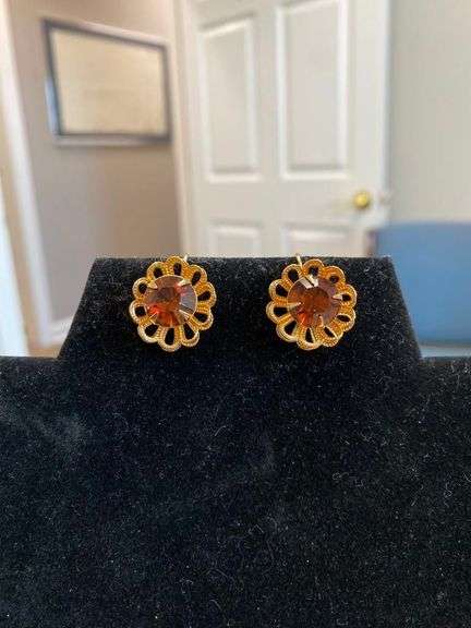 0.75in Vintage 1967 Sarah Coventry Marigold Floral Clip-on Earrings image