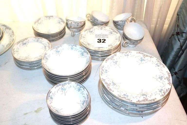 Imperial China by W. Dalton made in Japan "Seville" : 8 dinner plates, 8 dessert plates, 8 salad bowls, 8 dessert bowls, 8 salad plates, 8 saucers, & 8 cups         **Matching lot #33 image