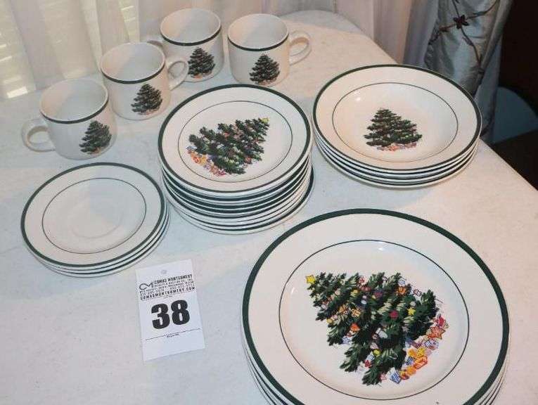 Christmas Dishes: Totally Today: 4 Dinner Plates, 4 Bowls, 4 Saucers, 4 Cups, 8 Dessert Plates image