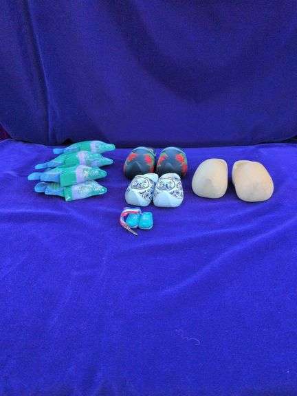 6 Wood Fish Napkin Holder, 4 Pairs Wooden Shoes, 1 Pair Is Miniture image