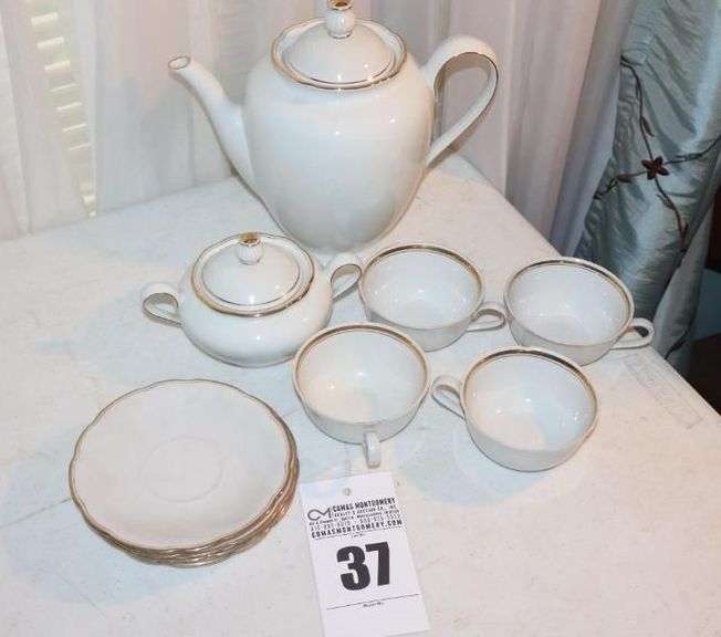 Bovaria Porcelain "Winsiegel" gold Trim Tea Pot, Sugar Bowl with lid, 4 cups, 4 saucers (a few chips) image