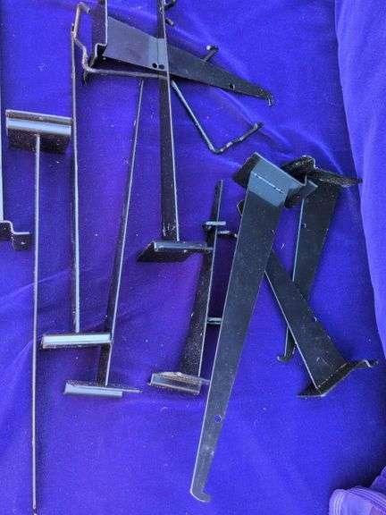 Metal Shelf Holders with Asessories image