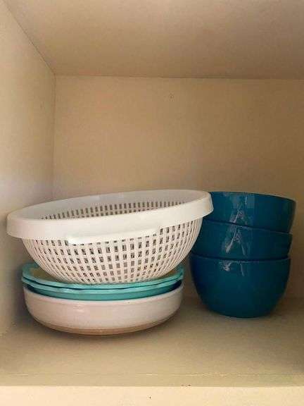 Set of Kitchen Bowls and Colander