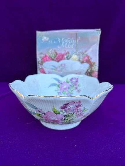 Morning Mist Lotus Bowl 7”Across- Made in Japan image