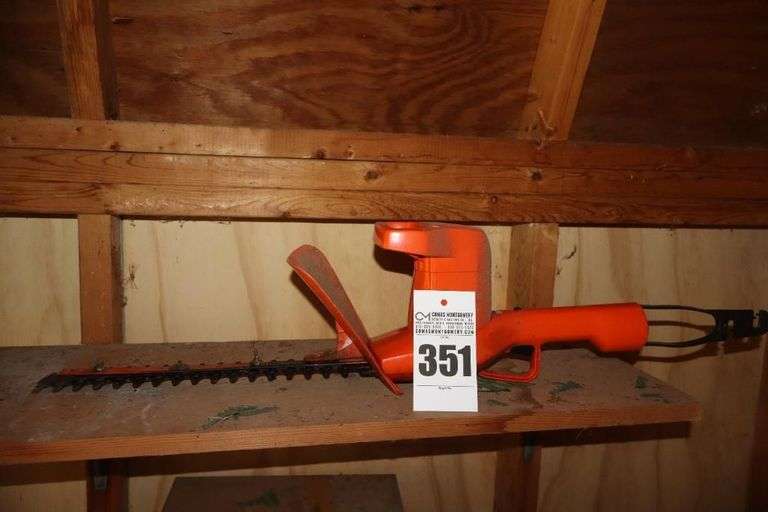 Black & Decker Hedge Clipper - Electric image