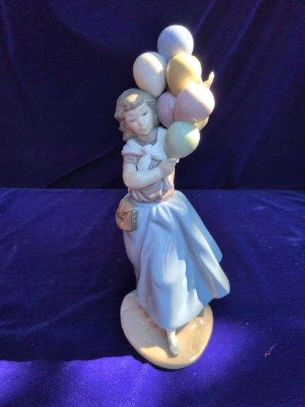 Lladro Porcelain Statue 10 " image