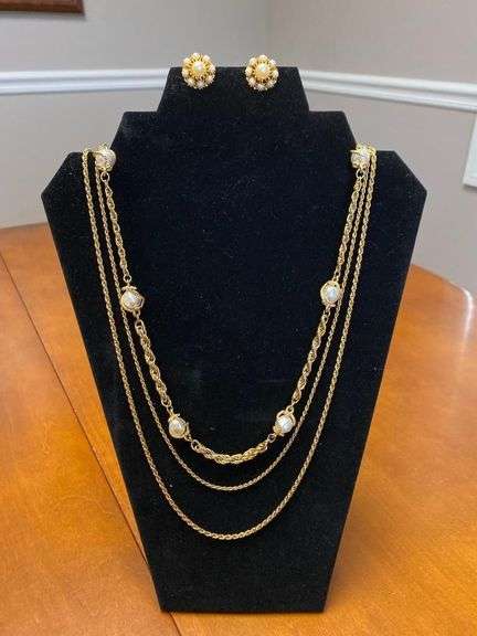 17in Vintage G Strand Pearl and Gold Tone Necklace and 0.75in Matching Clip on Earrings image