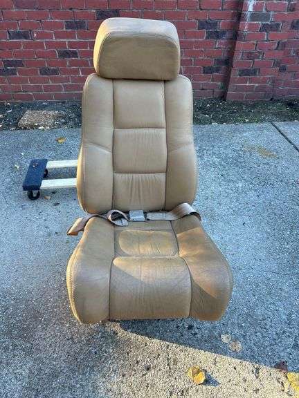 Piper PA46-310P pilot's seat