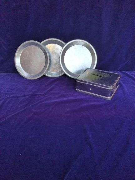 SunTrust Lunchbox, 3 Metal Plates image