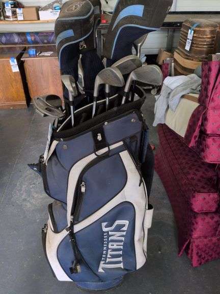 Titans Golf Bag with Complete Set of Clubs image