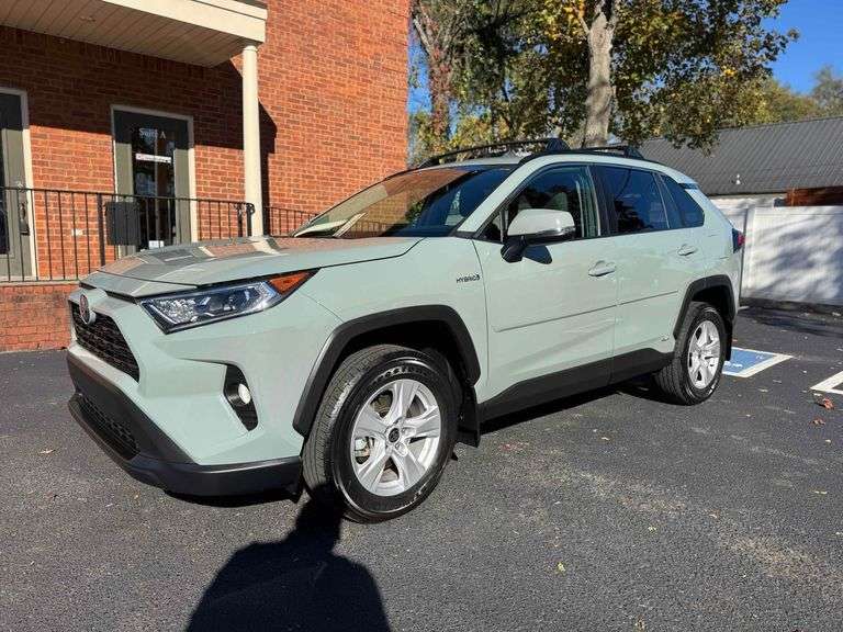 2021 Toyota Rav4 Hybrid XLE image