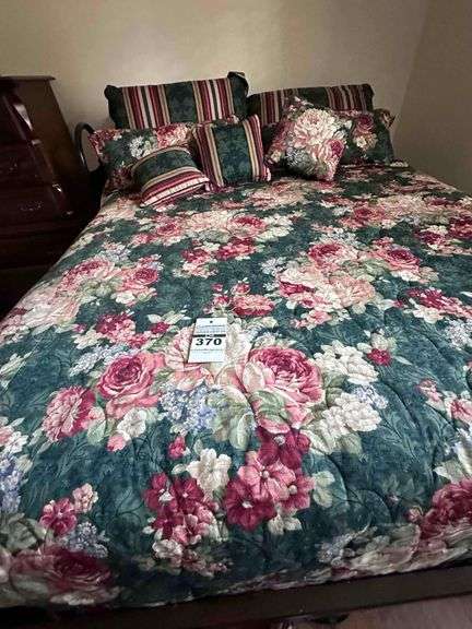 Qiuilt, Matching Pillow, Dust Ruffle image