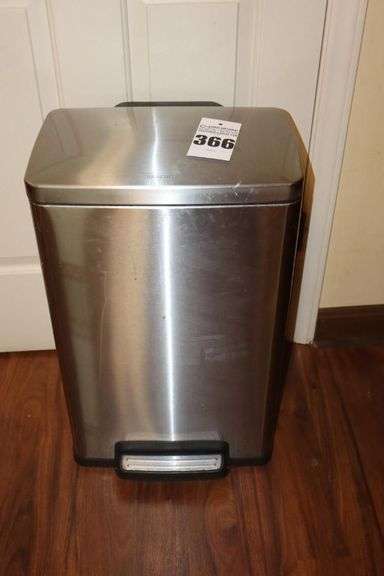 Kitchen Garbage Can with foot lift  26"x16"x10" image