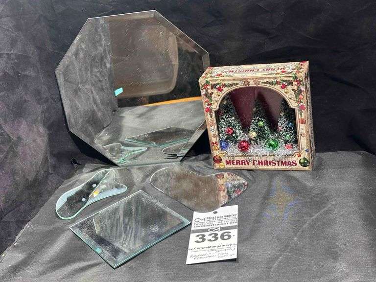 Mirror Displays and Christmas Tree image