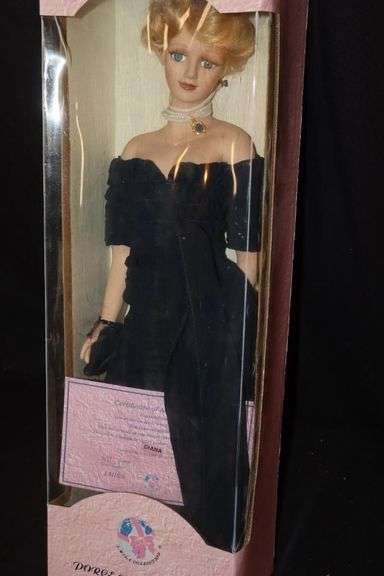 Vintage Collectable Misa "Diana" Porclain Doll in Original Box with Certificate 1499/5000 image