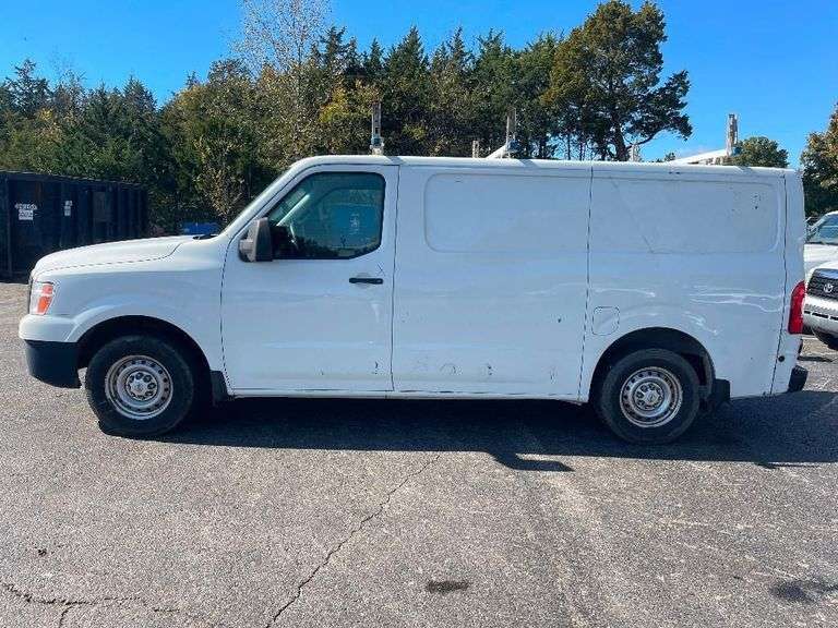 2015  NISSAN  NV 2015 NISSAN NV 2500 HD Cargo Van - Odometer reads 255,767+/- image