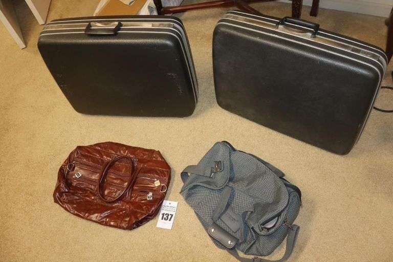 2 Large Matching Samsonite Suitcases & 2 Additional Carry Bags image
