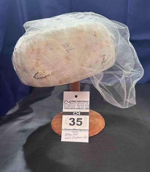 Hat - Pill Box Feather Hat with a Veil y Walter King image