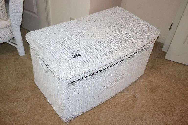Vintage White Wicker Large Lift Top Trunk    19"x37"x22"                          **Similar White Wicker Lots        #312-#323 image