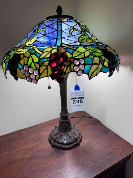 Tiffany Stained Glasse Style - Grape Vine Table Lamp image