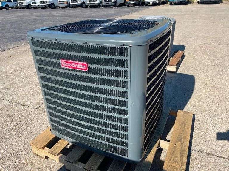 Goodman AC Unit Model GLZS4BA4810AA *Damaged* image