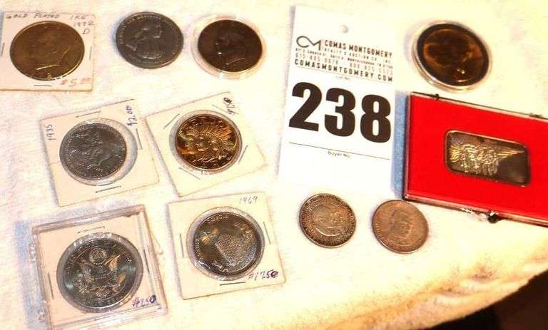 Variety of Collectable coins/items: 1972 American Bicentennial Commemorative Medal with George Washington Carver & Booker T Wahington, 50¢ 1946 coin of Great Seal of Us, Pony Express Medal, Bicentennial Eisenhower Dollar, Booker T Washington Silver half Dollar, 1972 Eisenhower Dollar Coin  etc. image