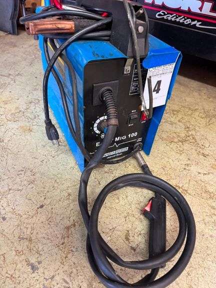 Chicago Electric Welding Systems Easy Mig 100 Welder image