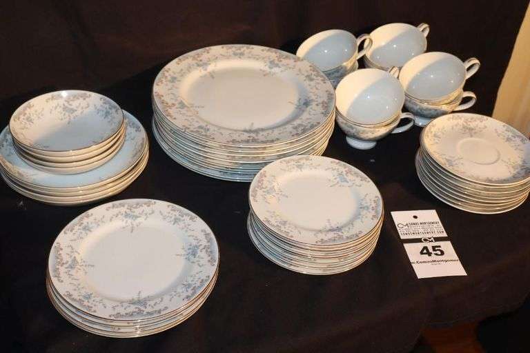 Set of Imperial China "Seville" designed by W. Dalton: 8 Dinner Plates, 8 Dessert Plates, 4 Dessert Bowls, 4 Salad Bowls, 4 Salad Plates                                      **Matching Lots 44 & #46 image