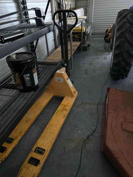 Manual Pallet Jack image