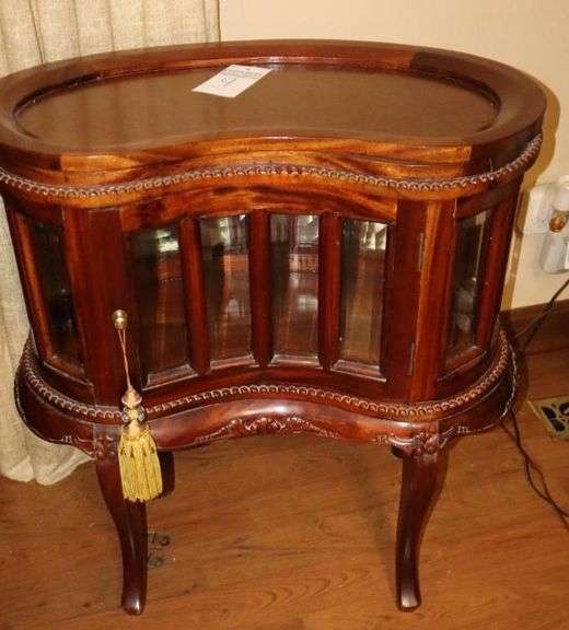 Vintage Mohogany Queen Anne Style Kidney Shaped Drink Table with Removable Tray   31"x15"x29"                         **Matching Lots #7 & #8 image