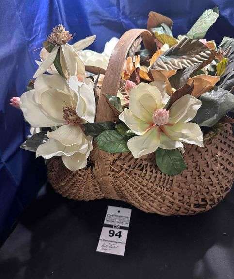 Large Butt Basket with Magnolias image
