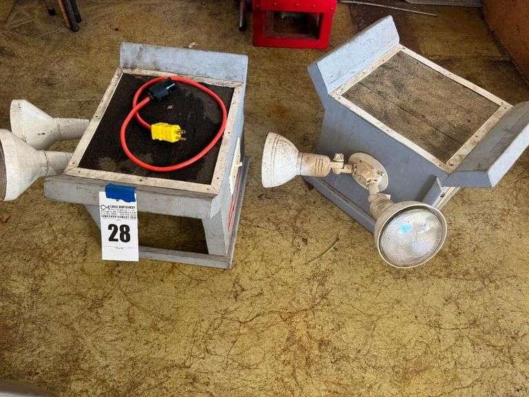 Car Stands with Work Lights, Multi-Outlet image