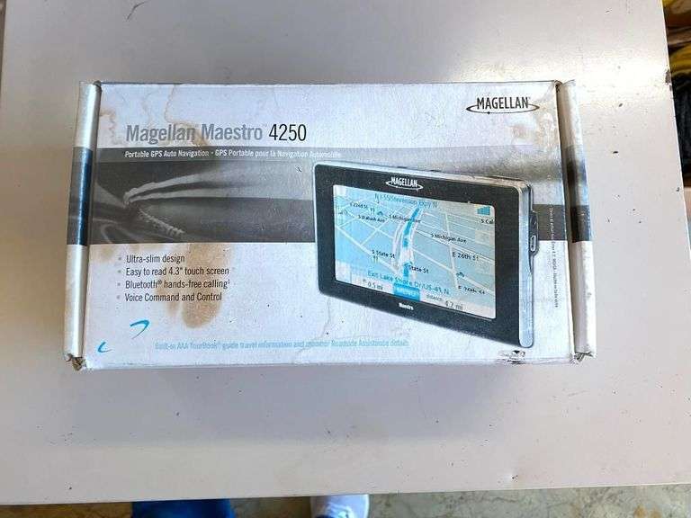 Magellan Maestro 4250 Portable GPS Navigation System image