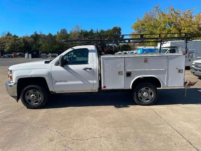 2015 Chevrolet Silverado 2500HD Utility Truck - Odometer reads 261,621+/- - Rear end is out image