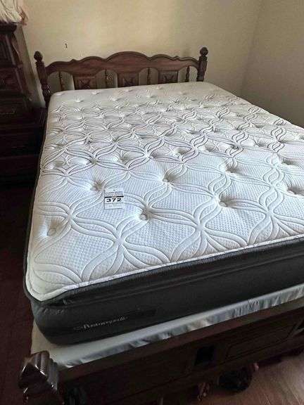 Queen Box Springs & Mattress (PosturePedic) image