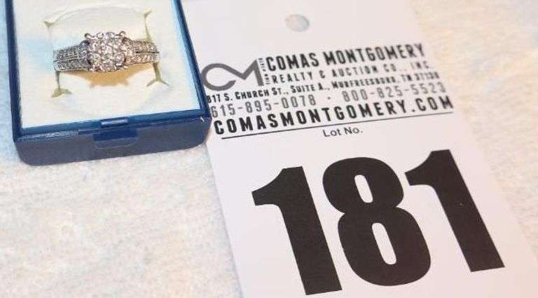 Ladies Diamon Cluster Ring with Diamond Chips - 14K - Gold Setting - Size 10 image