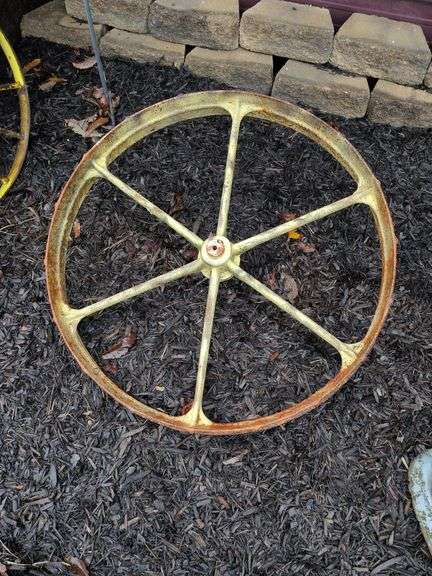 31.5"  Wheel Yard Art image