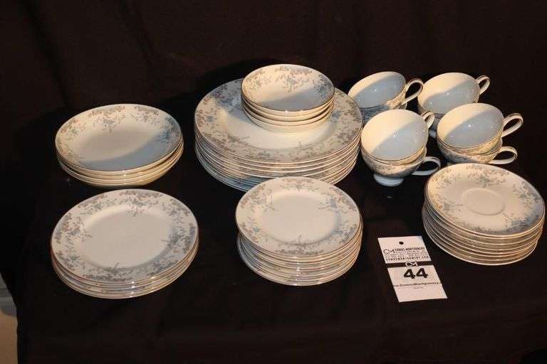 Set of Imperial China "Seville" designed by W. Dalton: 8 Dinner Plates, 8 Dessert Plates, 4 Dessert Bowls, 4 Salad Bowls, 4 Salad Plates                                      **Matching Lots 45 & #46 image