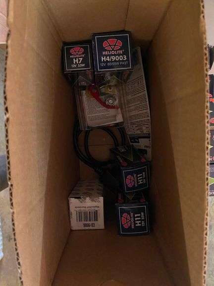 AutoLink AL319 Obd2 Scanner and Assortment of Auto Bulbs image