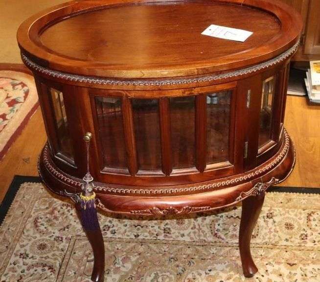 Vintage Mohogany Queen Anne Style Oval Vitrine Table with Removable Tray and Double Doors    31"x20"x29"                        **Matching Lots #8 & #9 image