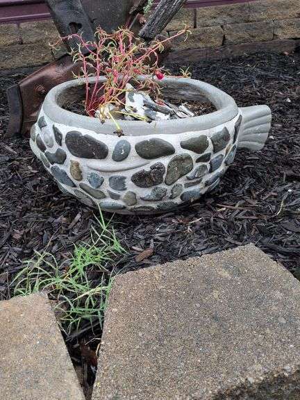2 Fish Planters image