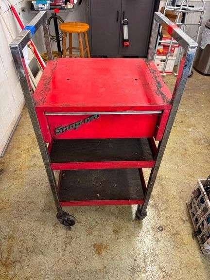 Snap-On Rolling Tool Cart with Drawer and Shelves image